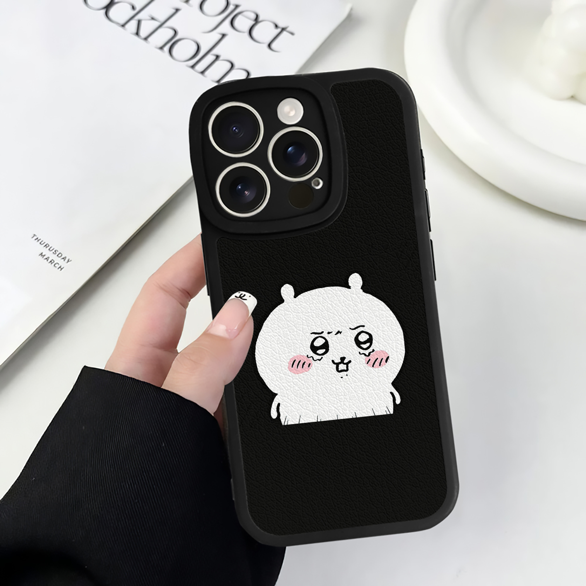 （画像用） ちいかわ ちいかわ Chii-kawa chiikawa 【iPhone 16シリーズ対応】シリコンスマホケース（レザー調） 材質：シリコン